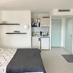 Studio Near Train Station And Sanctuary